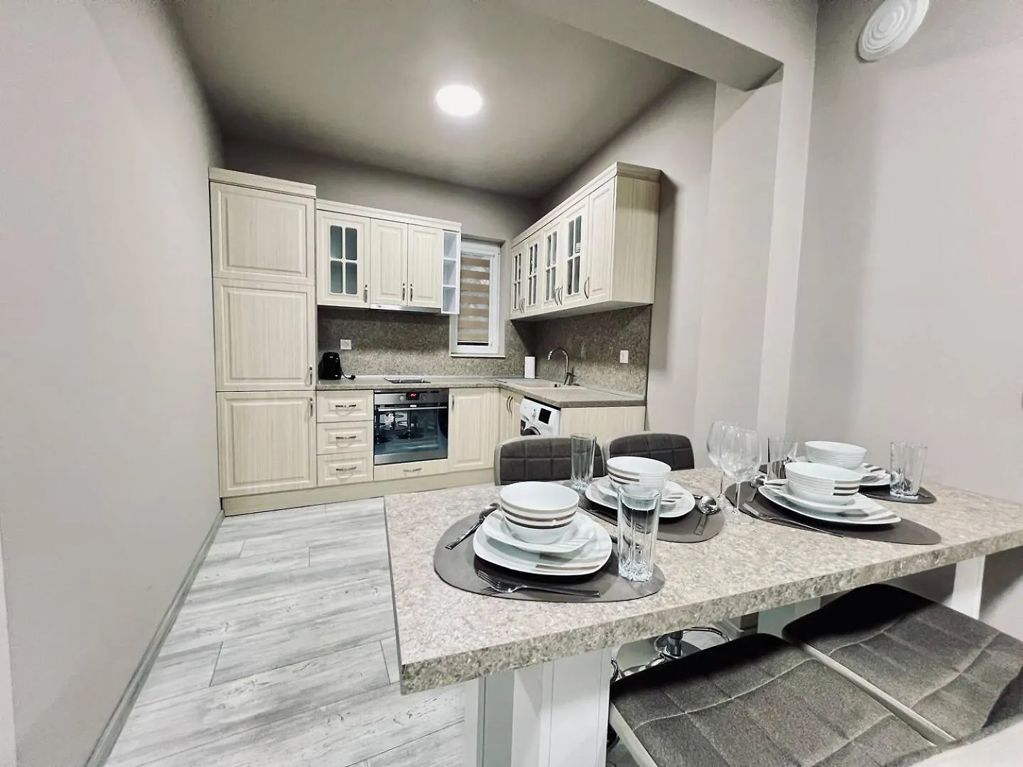 Nj Deluxe Rooms Varna 0*,
